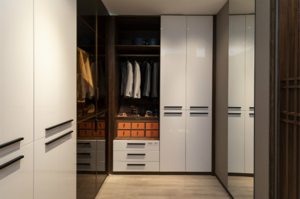 2021開定制衣柜店要了解什么？定制衣柜加盟需注意這幾點