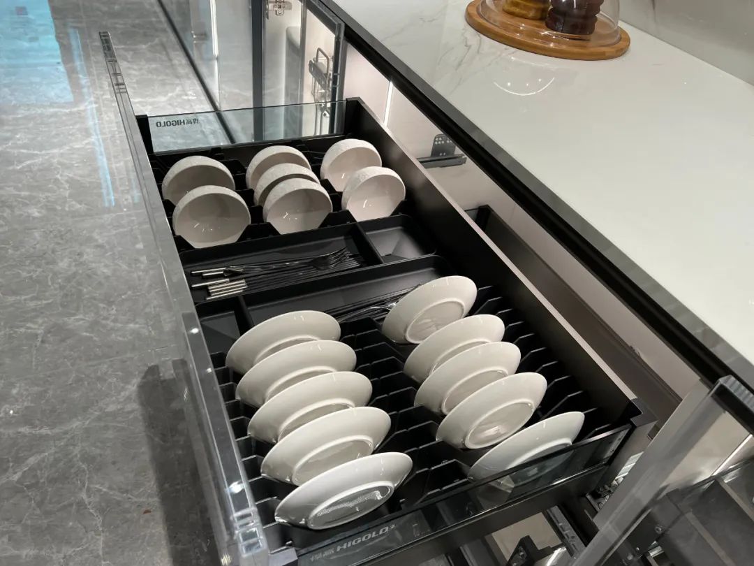 一體化抽屜拉籃，適合碗筷餐具收納